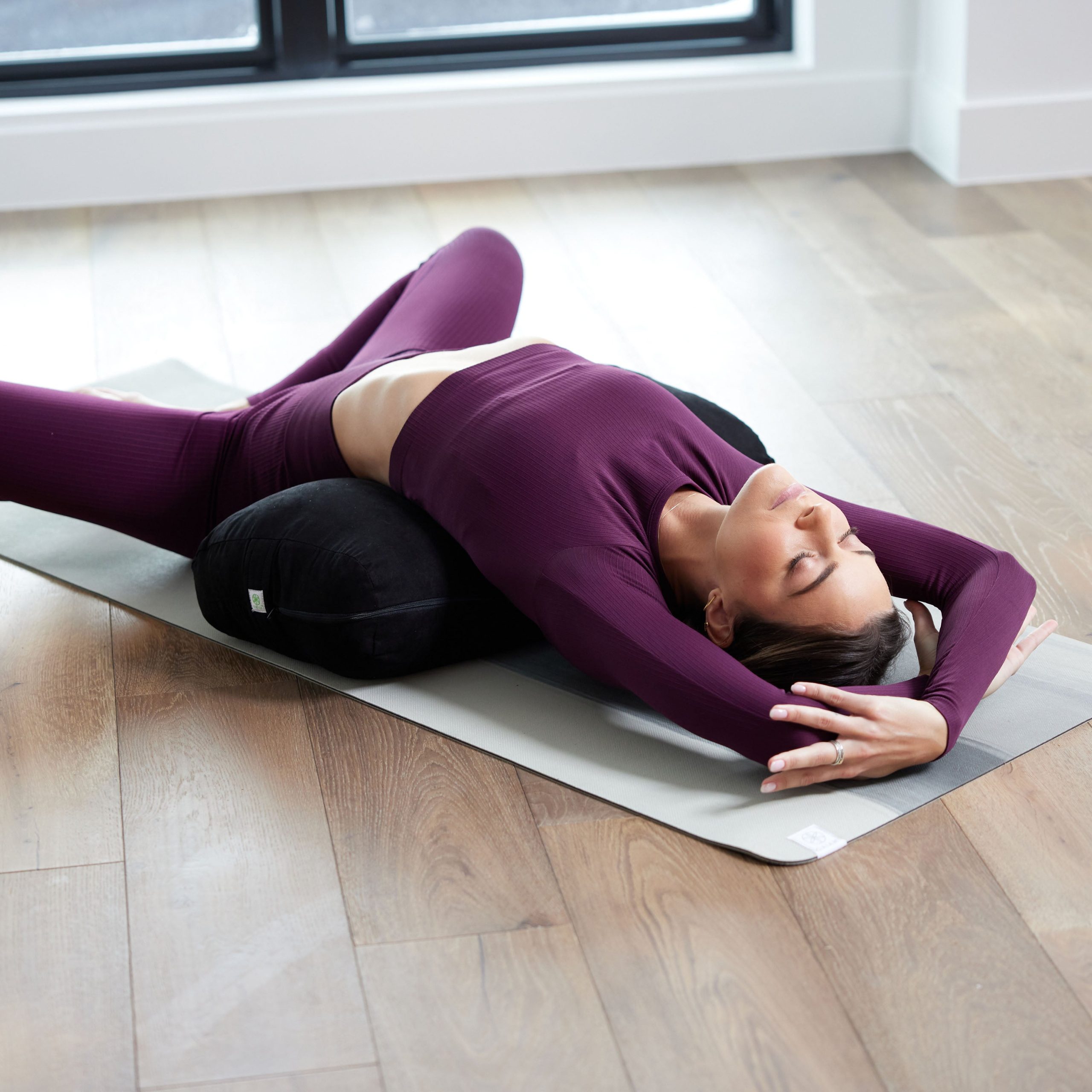 05-62335_Bolster_Black_LSA.jpg