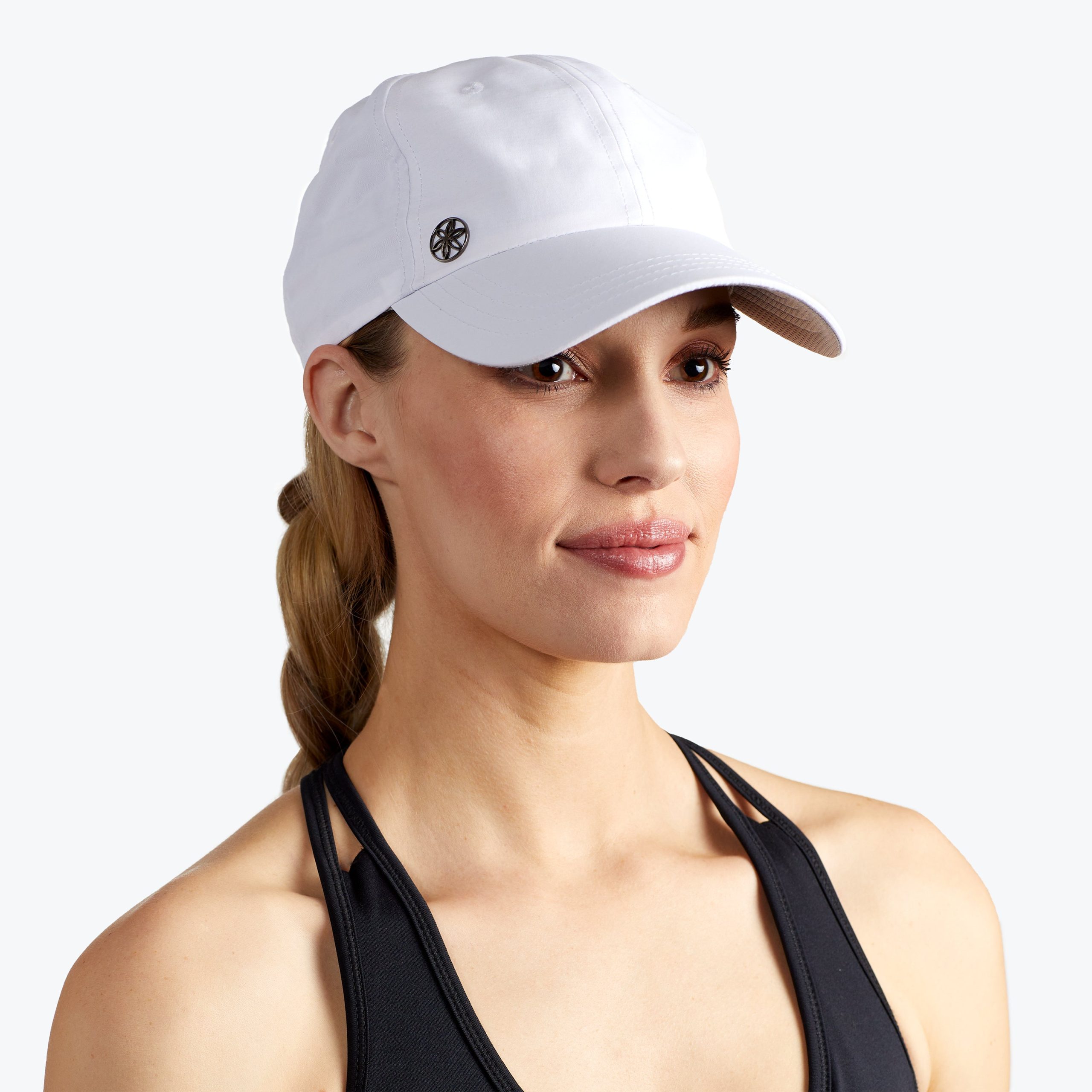 05-63916_CLASSIC-FITNESS-HAT-WHITE_A_7de738a0-e3bf-42d3-84f1-ec5594d93547.jpg