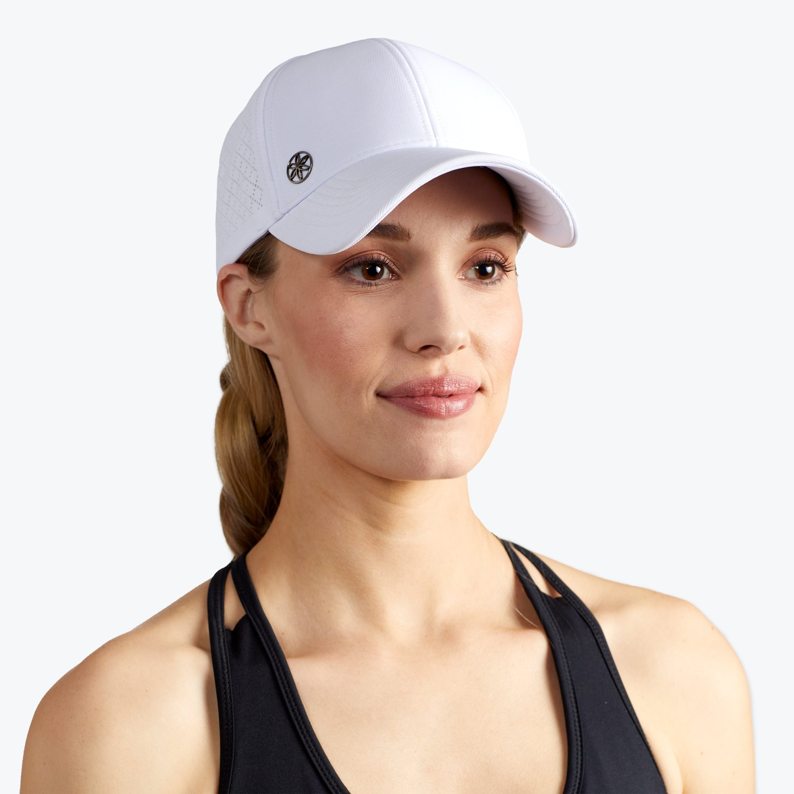 05-63918_WANDER-BREATHABLE-GEO-HAT-WHITE_A_5f8e07cd-58e7-4de3-ad8a-14865a94de14.jpg